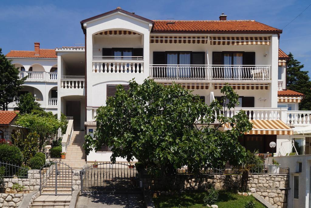 Apartments Lina Novi Vinodolski Exterior foto